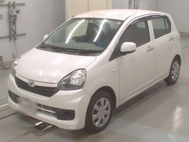 240 DAIHATSU MIRA E S LA300S 2015 г. (CAA Tokyo)